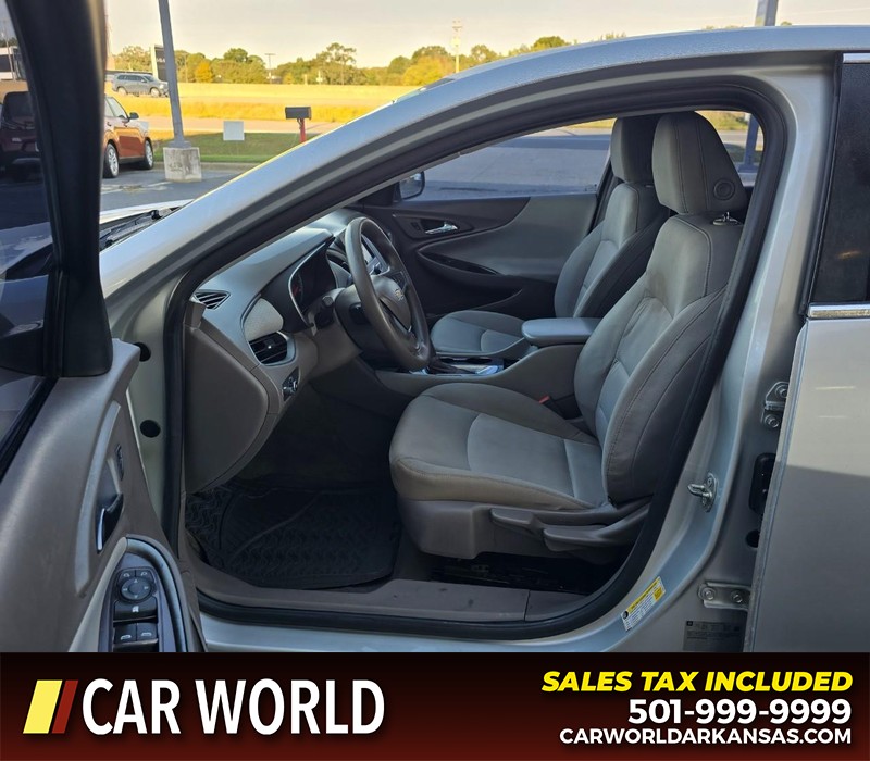 Chevrolet Malibu Vehicle Full-screen Gallery Image 8