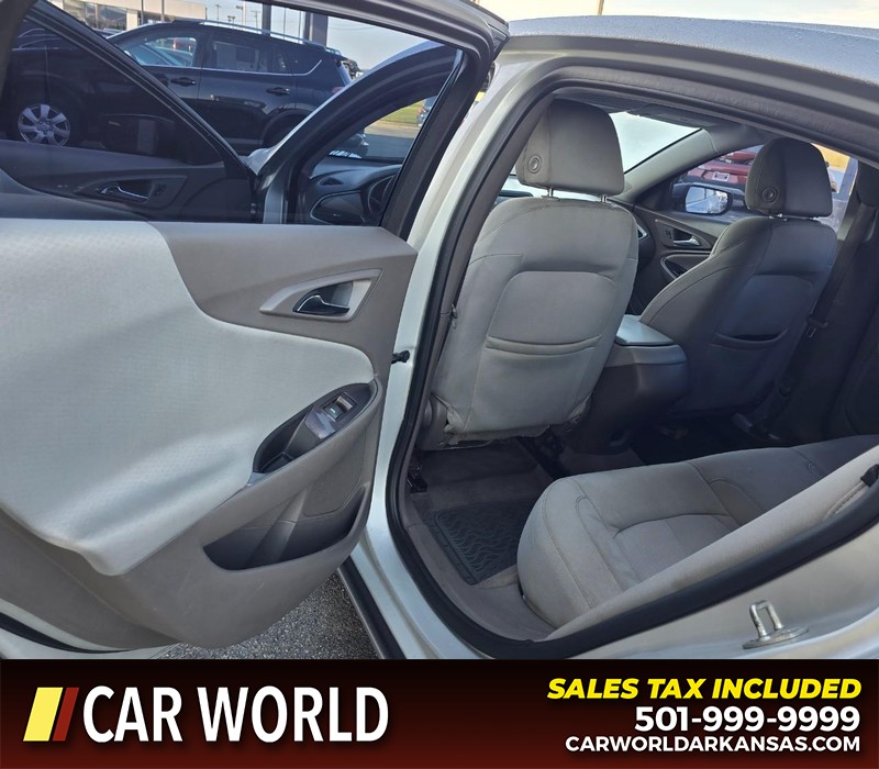 Chevrolet Malibu Vehicle Full-screen Gallery Image 9