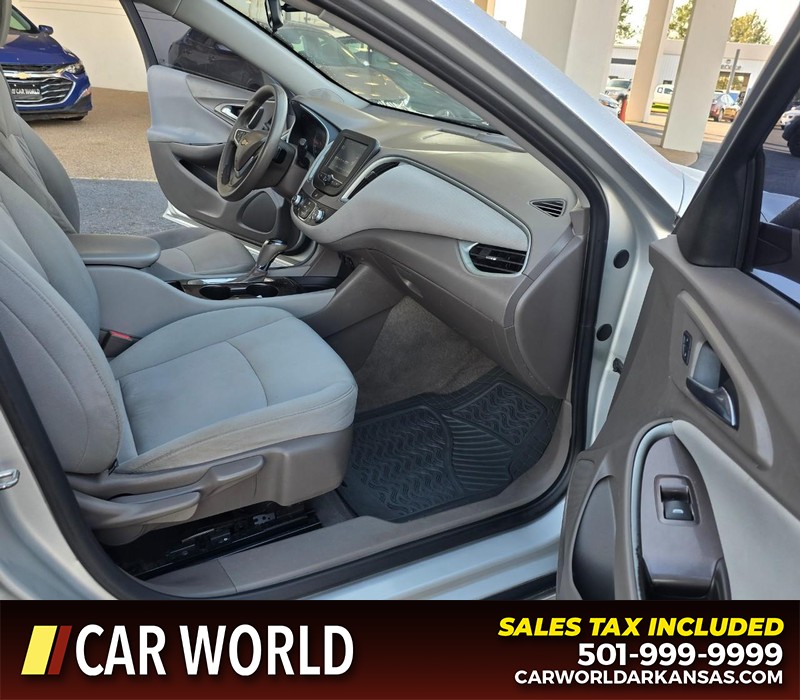 Chevrolet Malibu Vehicle Full-screen Gallery Image 11