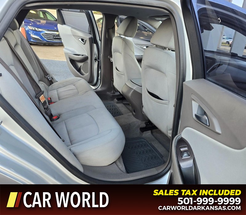 Chevrolet Malibu Vehicle Full-screen Gallery Image 12