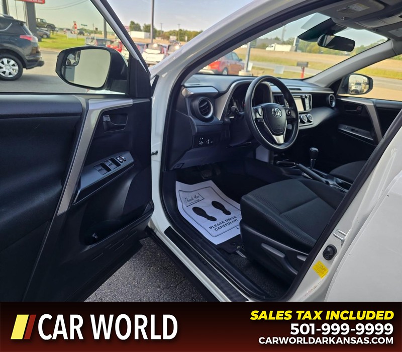 Toyota RAV4 Vehicle Full-screen Gallery Image 7