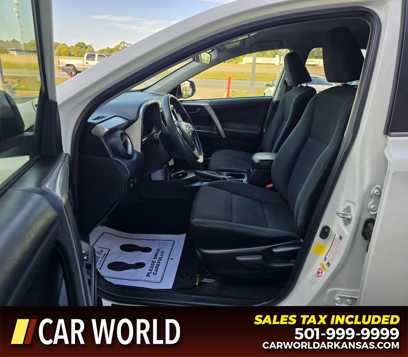 Toyota RAV4 Vehicle Full-screen Gallery Image 8