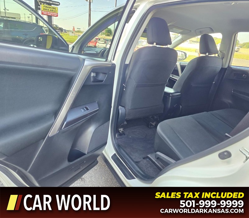 Toyota RAV4 Vehicle Full-screen Gallery Image 9