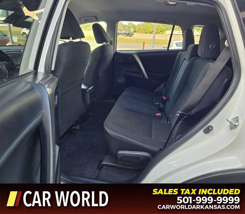 Toyota RAV4 Vehicle Full-screen Gallery Image 10