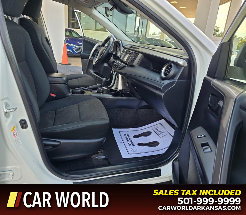 Toyota RAV4 Vehicle Full-screen Gallery Image 11