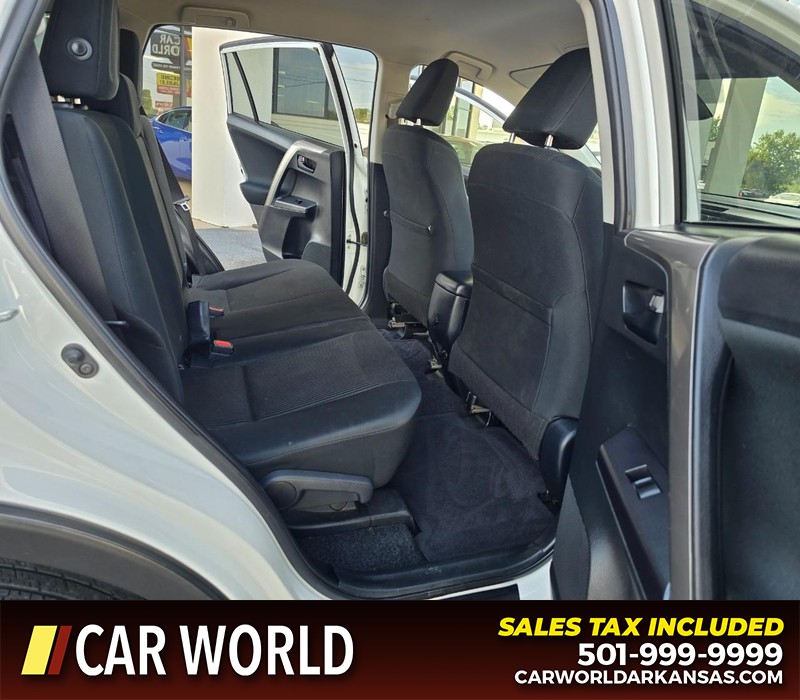 Toyota RAV4 Vehicle Full-screen Gallery Image 12