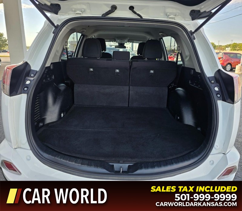 Toyota RAV4 Vehicle Full-screen Gallery Image 13