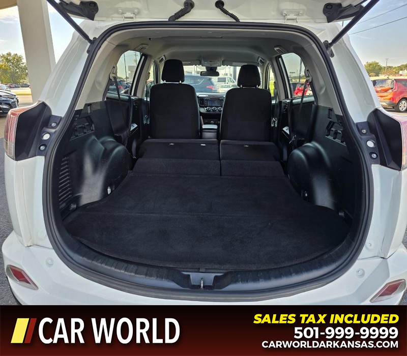 Toyota RAV4 Vehicle Full-screen Gallery Image 14