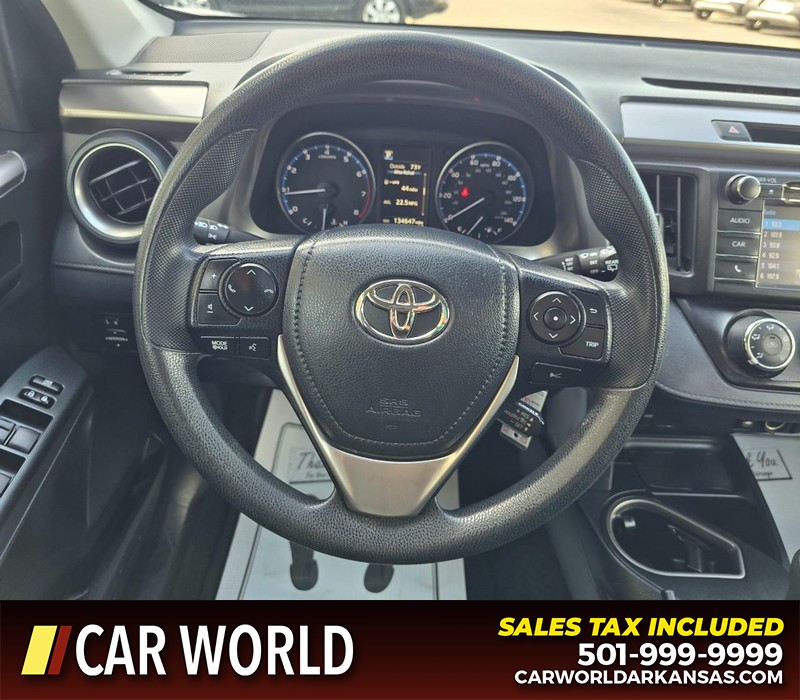 Toyota RAV4 Vehicle Full-screen Gallery Image 15