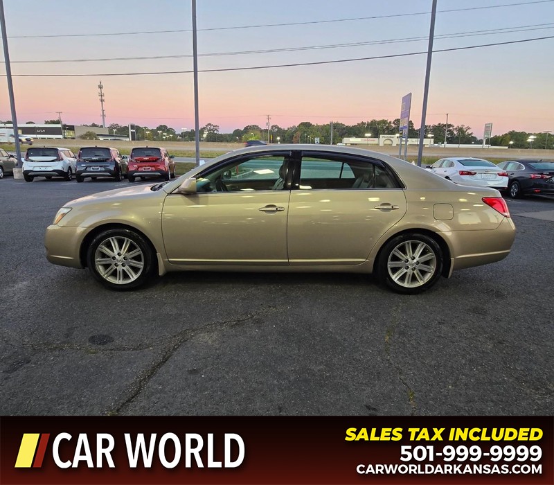 Toyota Avalon Vehicle Full-screen Gallery Image 4