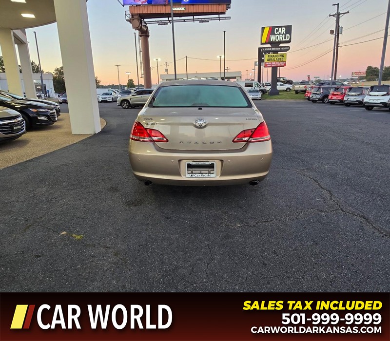 Toyota Avalon Vehicle Full-screen Gallery Image 5