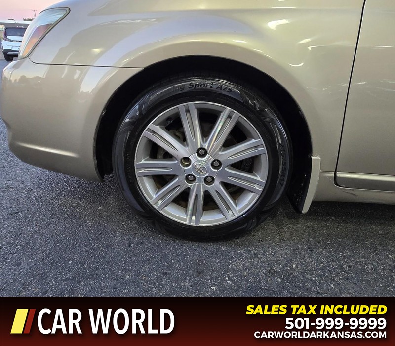 Toyota Avalon Vehicle Full-screen Gallery Image 6