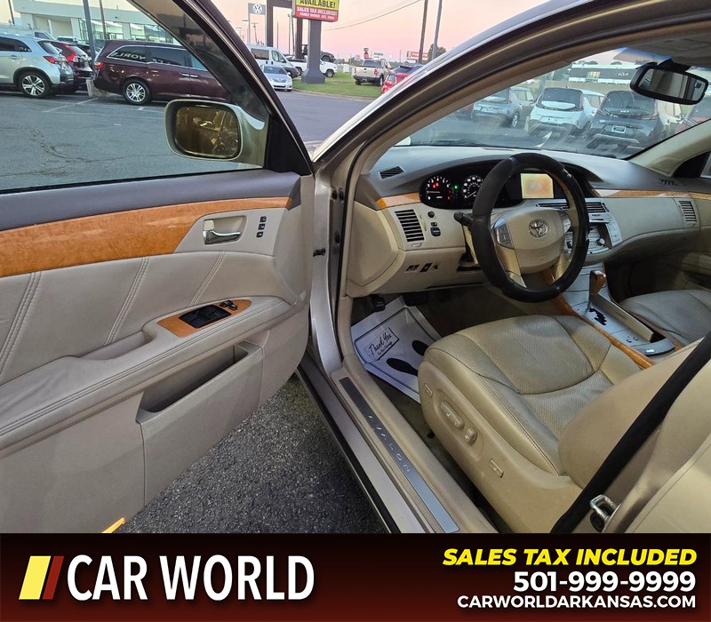 Toyota Avalon Vehicle Full-screen Gallery Image 7