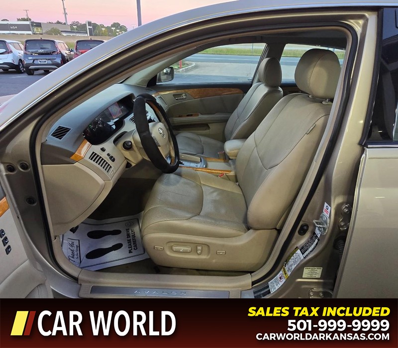 Toyota Avalon Vehicle Full-screen Gallery Image 8