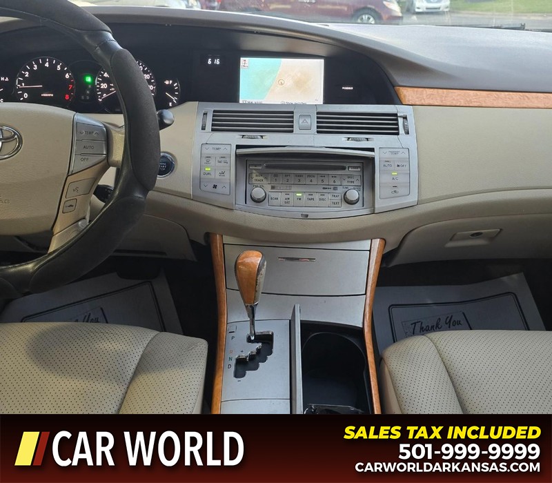Toyota Avalon Vehicle Full-screen Gallery Image 17