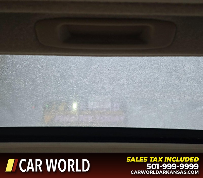 Toyota Avalon Vehicle Full-screen Gallery Image 18