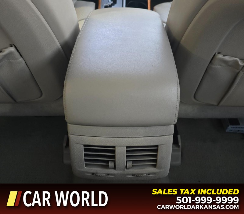 Toyota Avalon Vehicle Full-screen Gallery Image 19