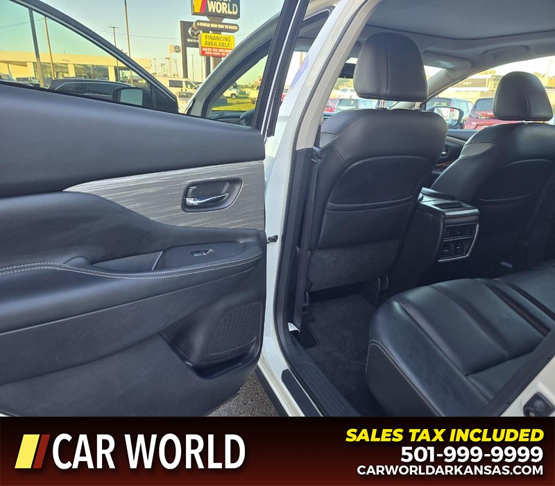 Nissan Murano Vehicle Full-screen Gallery Image 9