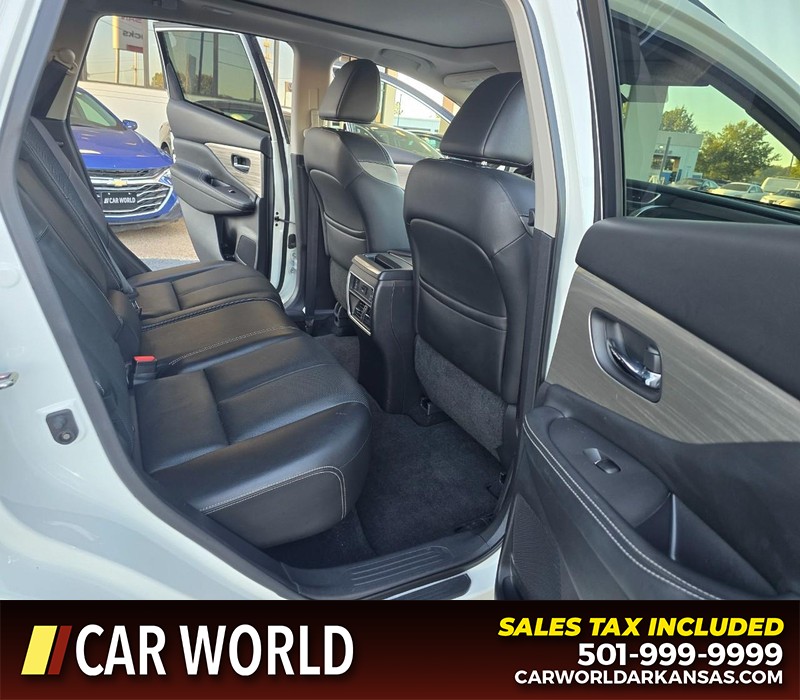 Nissan Murano Vehicle Full-screen Gallery Image 12