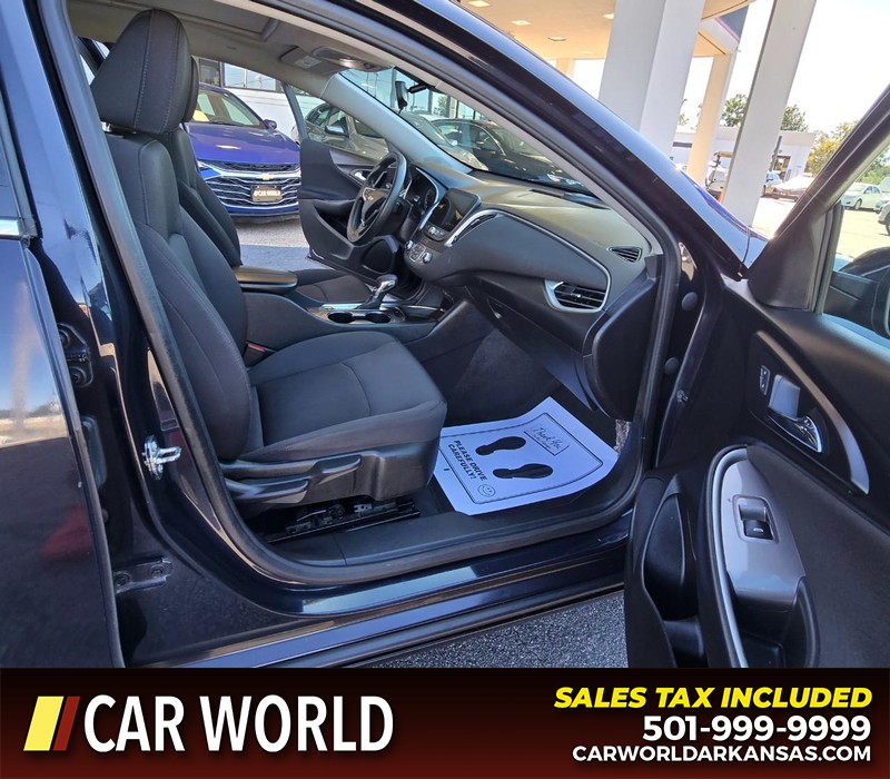 Chevrolet Malibu Vehicle Full-screen Gallery Image 11