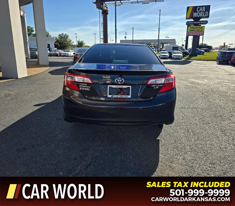 Toyota Camry Vehicle Full-screen Gallery Image 5