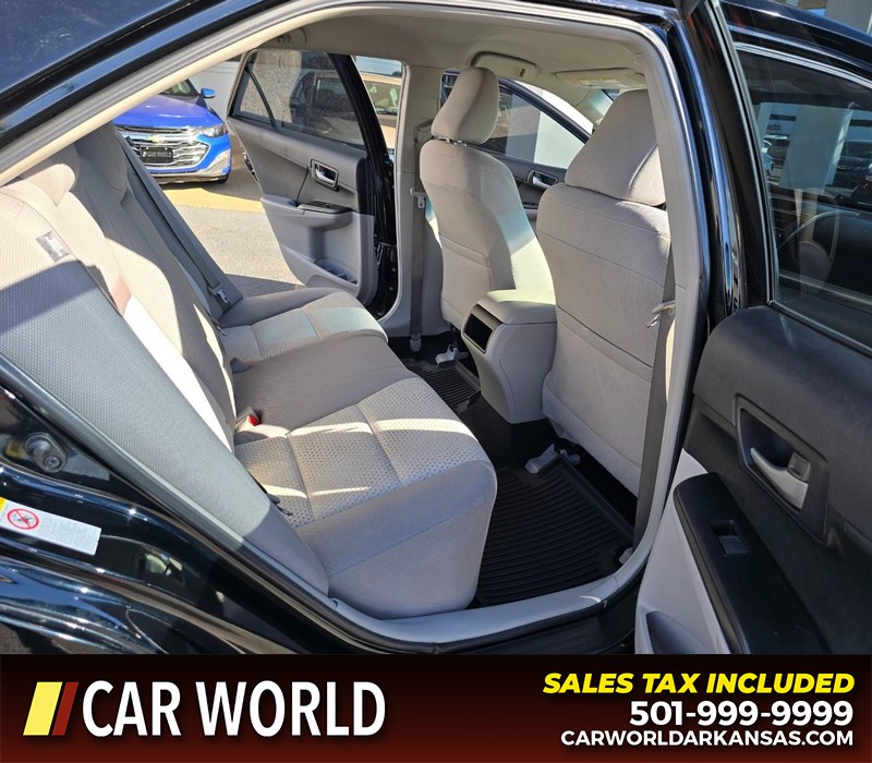 Toyota Camry Vehicle Full-screen Gallery Image 12