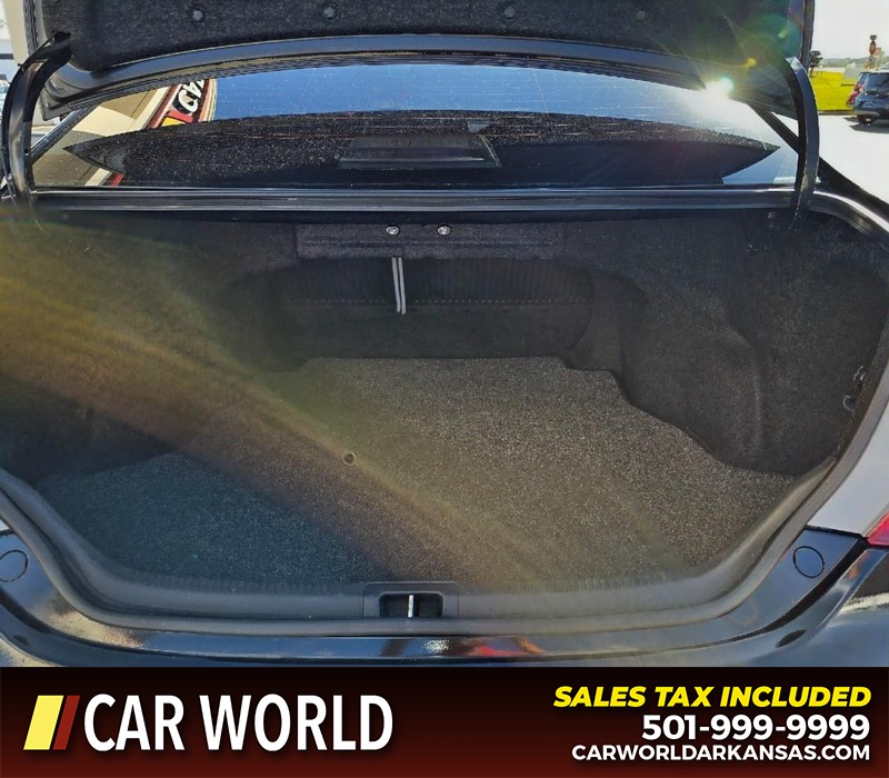 Toyota Camry Vehicle Full-screen Gallery Image 13