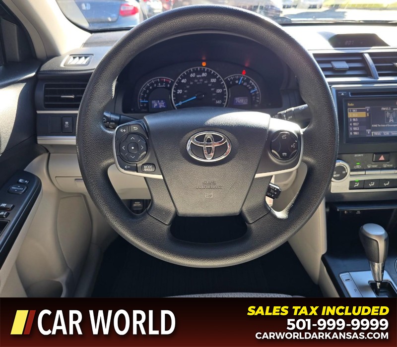 Toyota Camry Vehicle Full-screen Gallery Image 15