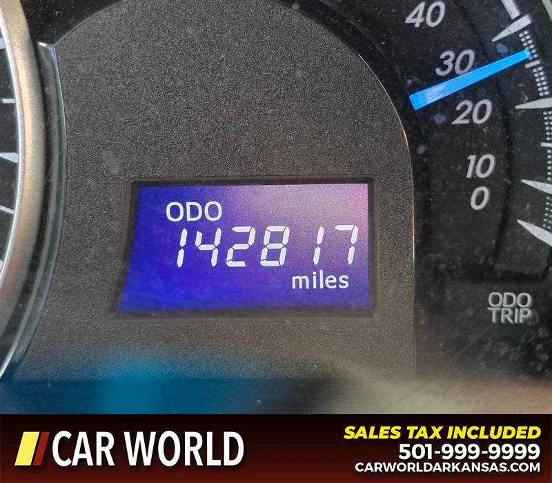 Toyota Camry Vehicle Full-screen Gallery Image 16