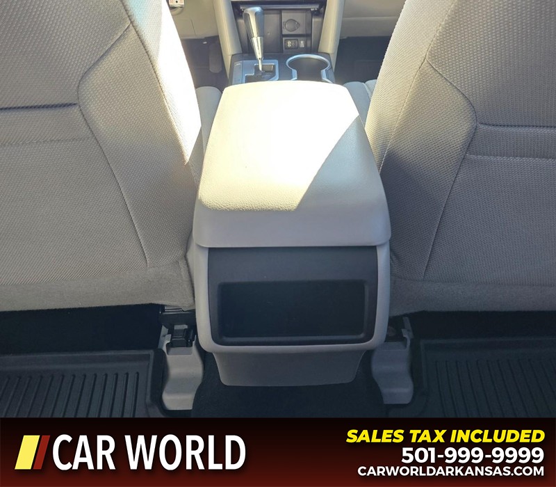 Toyota Camry Vehicle Full-screen Gallery Image 19