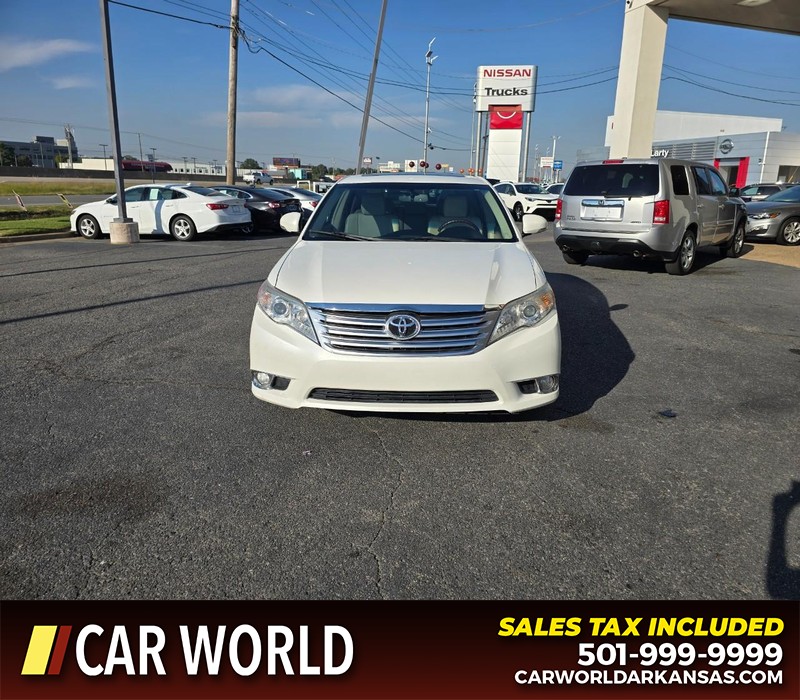 Toyota Avalon Vehicle Full-screen Gallery Image 2