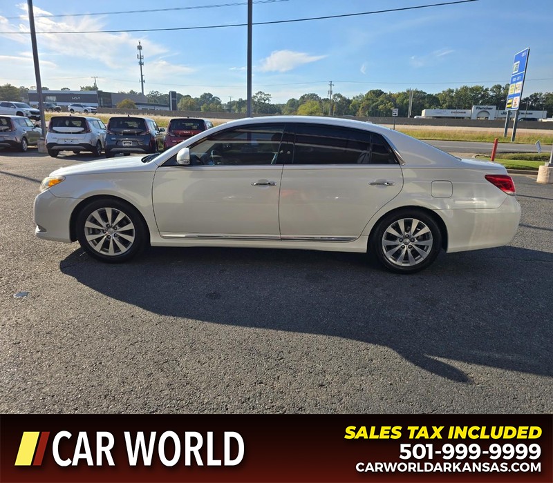 Toyota Avalon Vehicle Full-screen Gallery Image 4