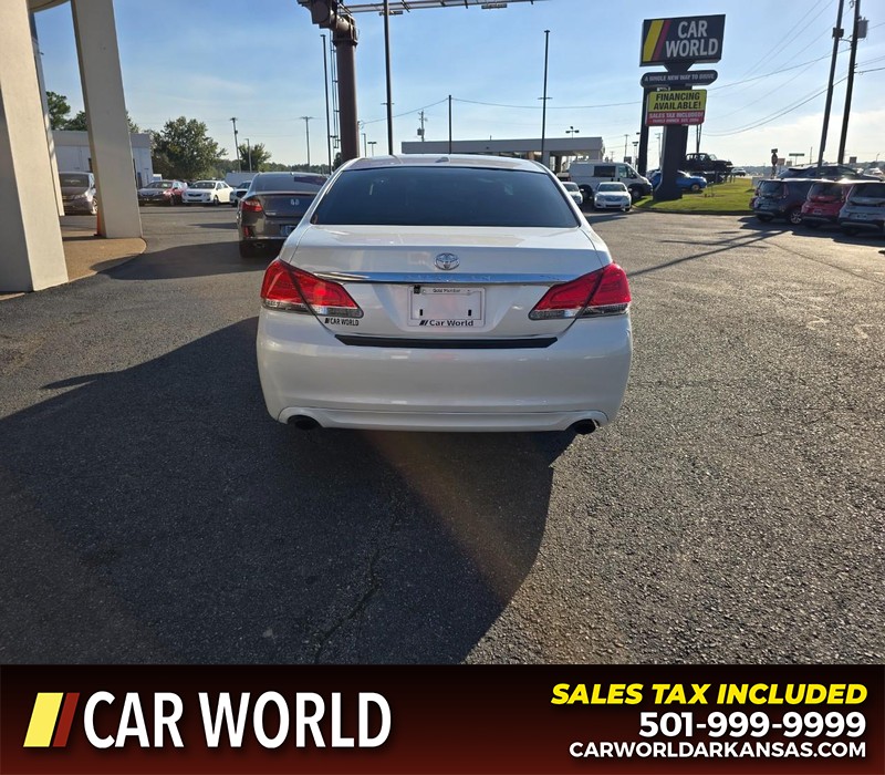 Toyota Avalon Vehicle Full-screen Gallery Image 5