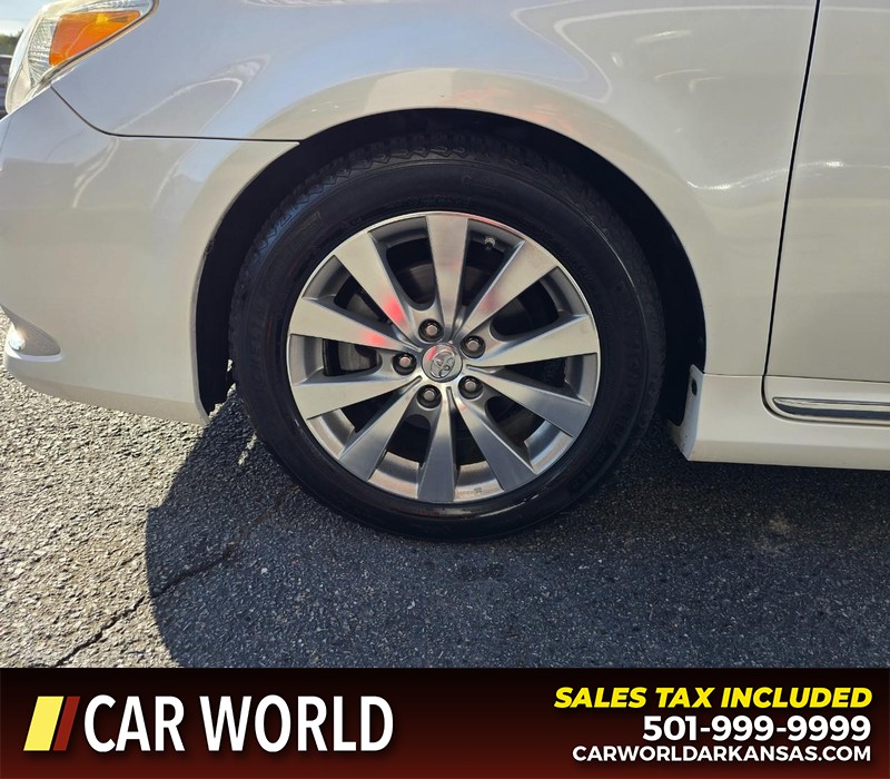 Toyota Avalon Vehicle Full-screen Gallery Image 6