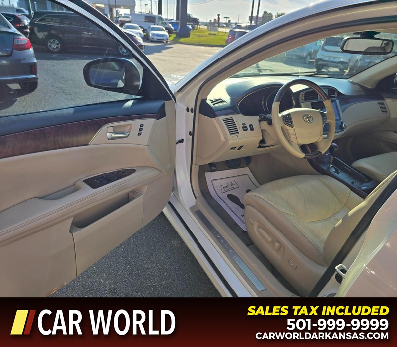 Toyota Avalon Vehicle Full-screen Gallery Image 7