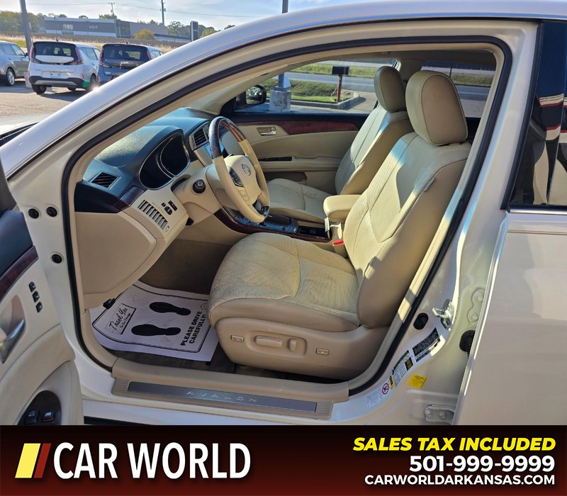 Toyota Avalon Vehicle Full-screen Gallery Image 8