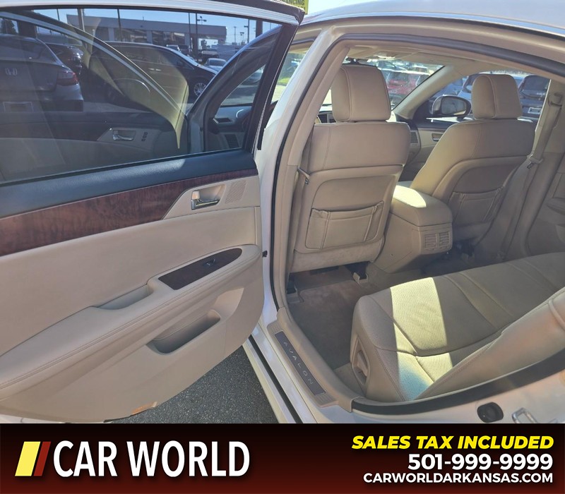 Toyota Avalon Vehicle Full-screen Gallery Image 9