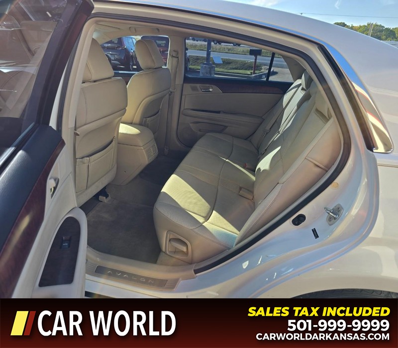 Toyota Avalon Vehicle Full-screen Gallery Image 10