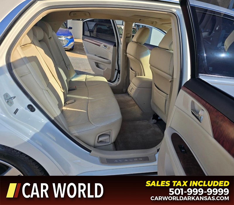 Toyota Avalon Vehicle Full-screen Gallery Image 13
