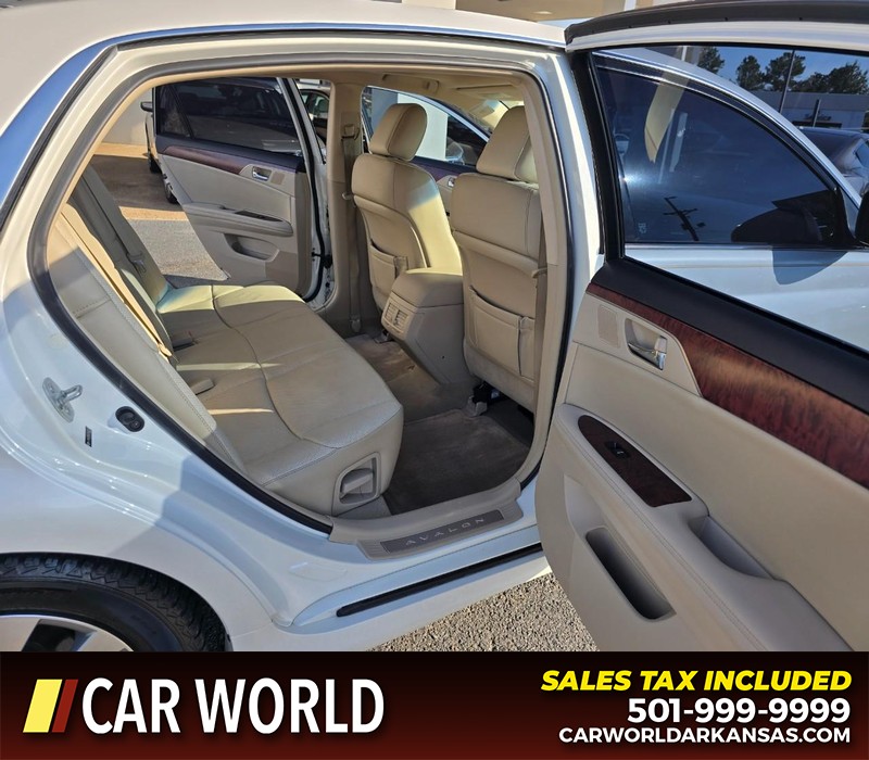 Toyota Avalon Vehicle Full-screen Gallery Image 14