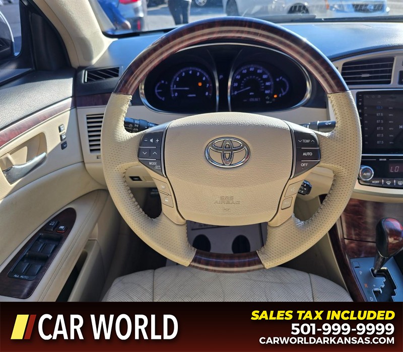 Toyota Avalon Vehicle Full-screen Gallery Image 16
