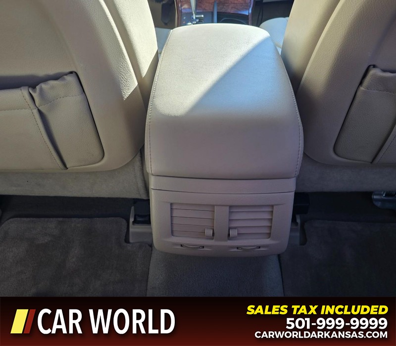 Toyota Avalon Vehicle Full-screen Gallery Image 22