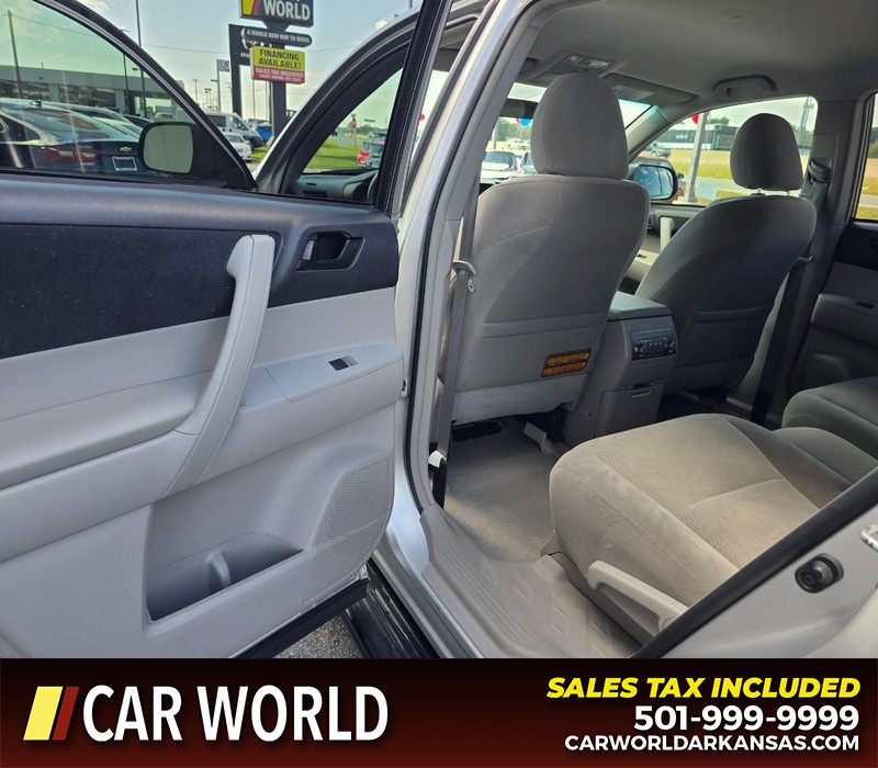 Toyota Highlander Vehicle Full-screen Gallery Image 9