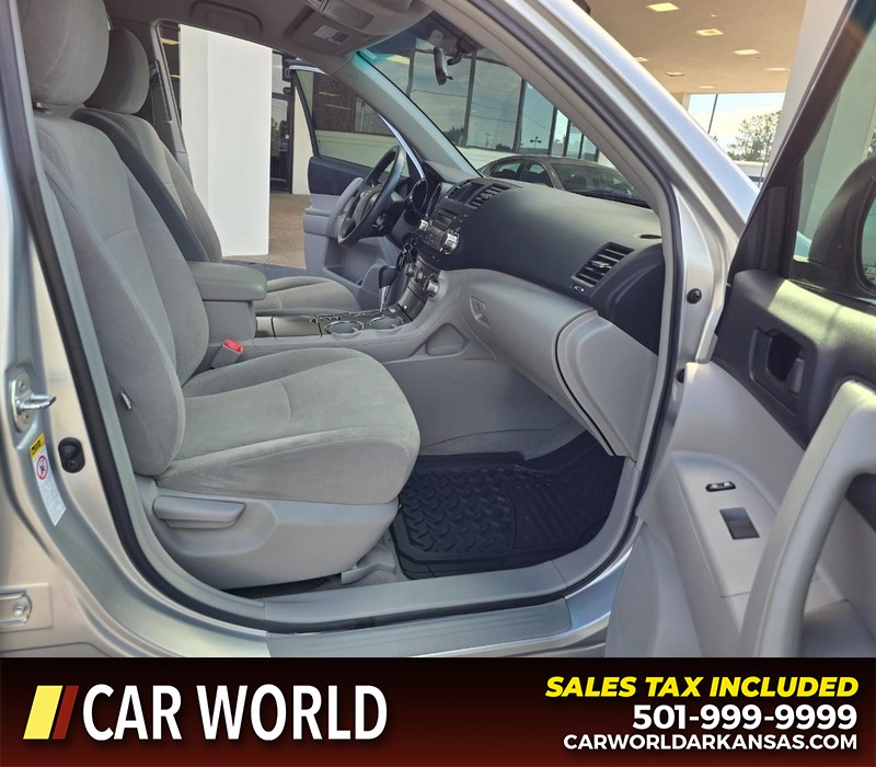 Toyota Highlander Vehicle Full-screen Gallery Image 12