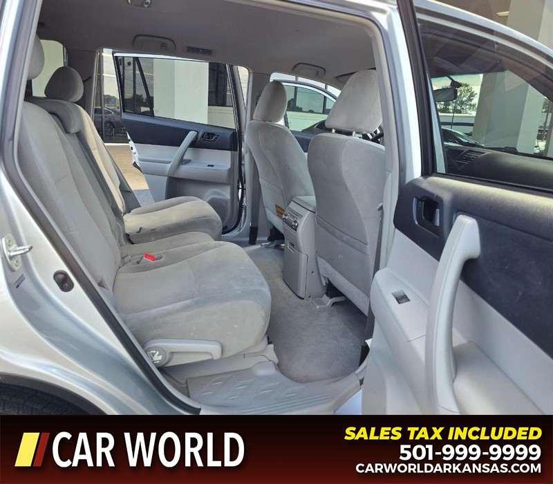 Toyota Highlander Vehicle Full-screen Gallery Image 13