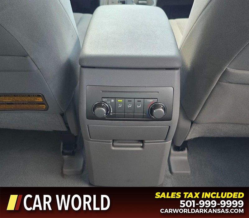 Toyota Highlander Vehicle Full-screen Gallery Image 22