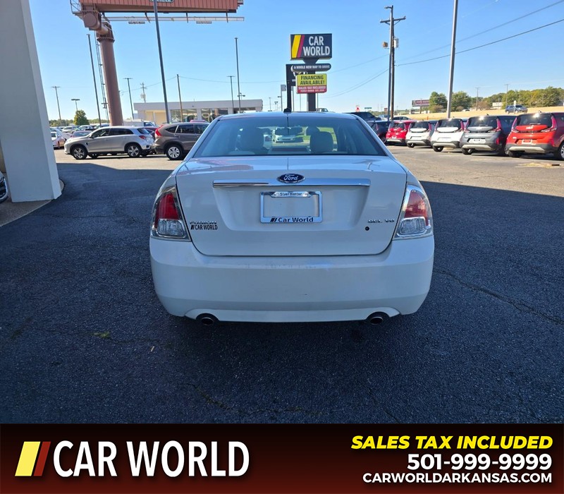 Ford Fusion Vehicle Full-screen Gallery Image 5