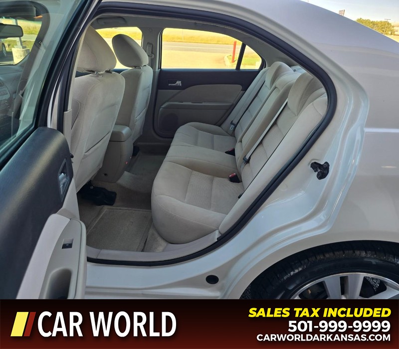 Ford Fusion Vehicle Full-screen Gallery Image 10