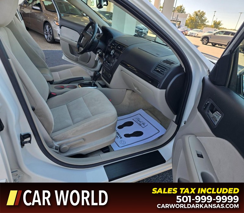 Ford Fusion Vehicle Full-screen Gallery Image 11