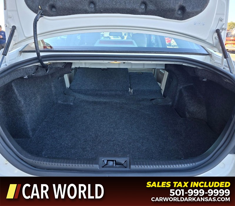 Ford Fusion Vehicle Full-screen Gallery Image 14